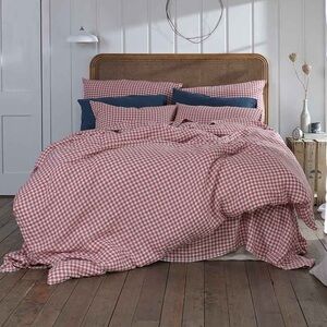 Piglet in bed linen duvet cover, color “mineral red” gingham